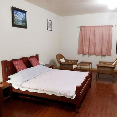 Minine Guesthouse Silang Buitenkant foto