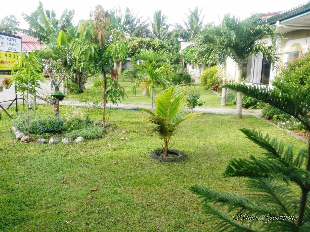 Minine Guesthouse Silang Buitenkant foto