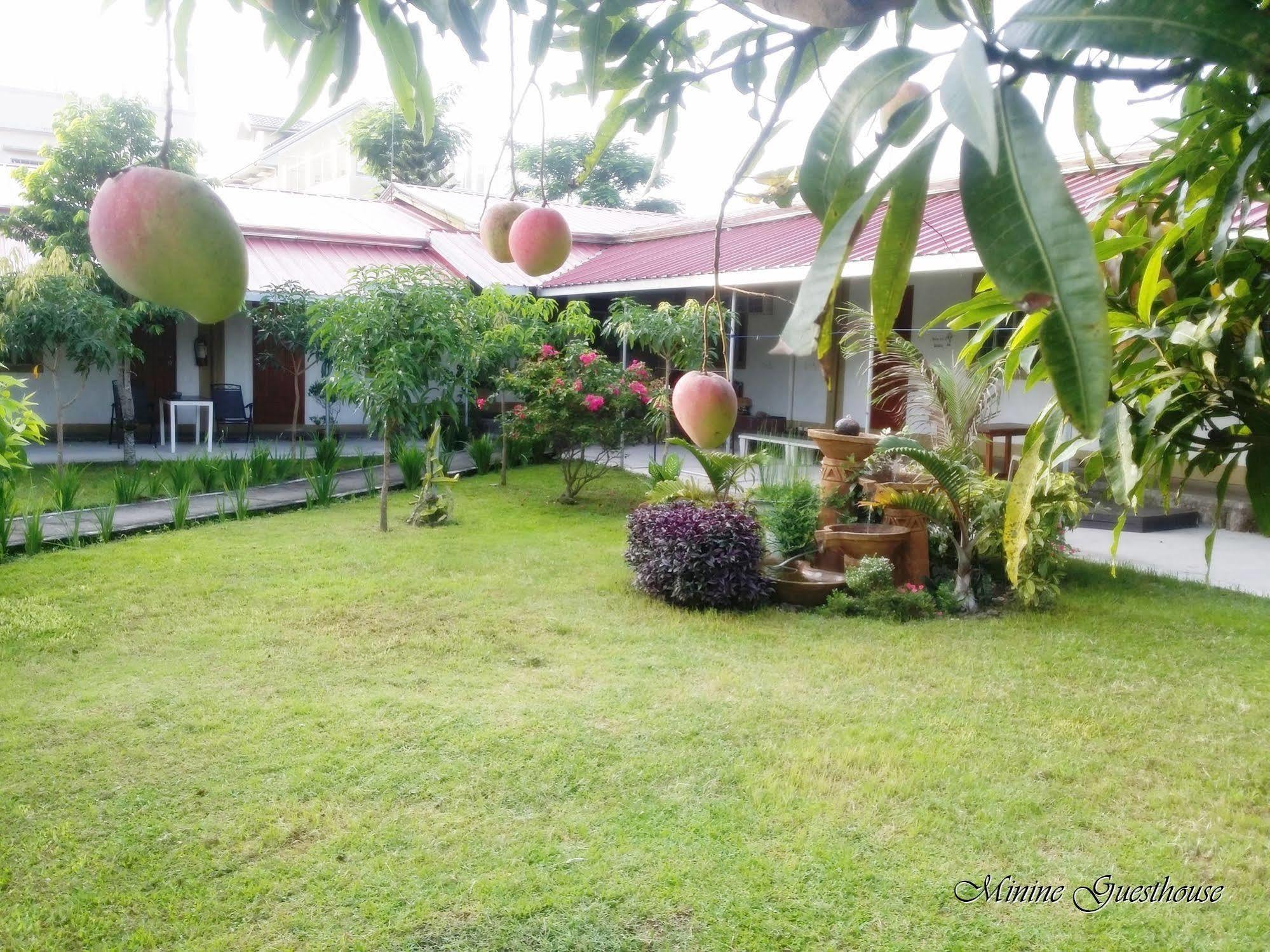 Minine Guesthouse Silang Buitenkant foto