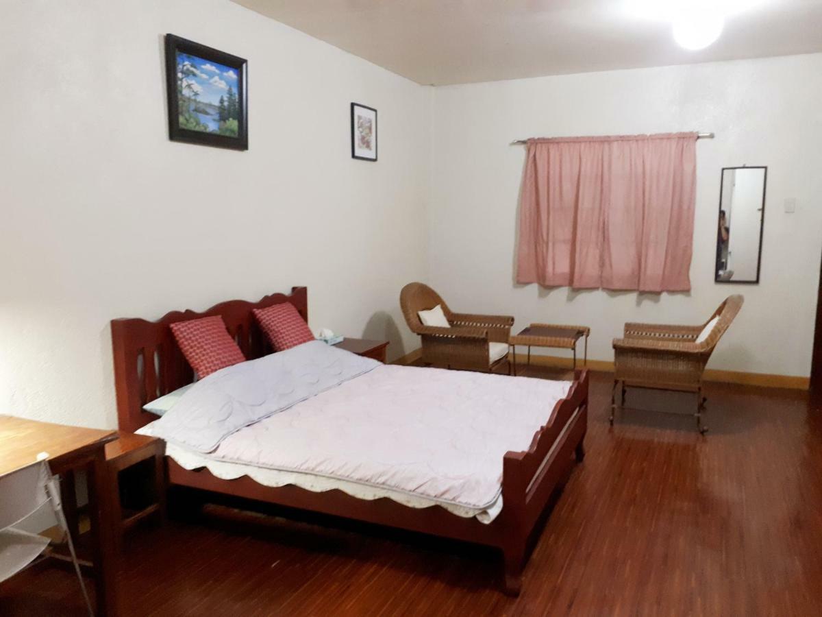 Minine Guesthouse Silang Buitenkant foto