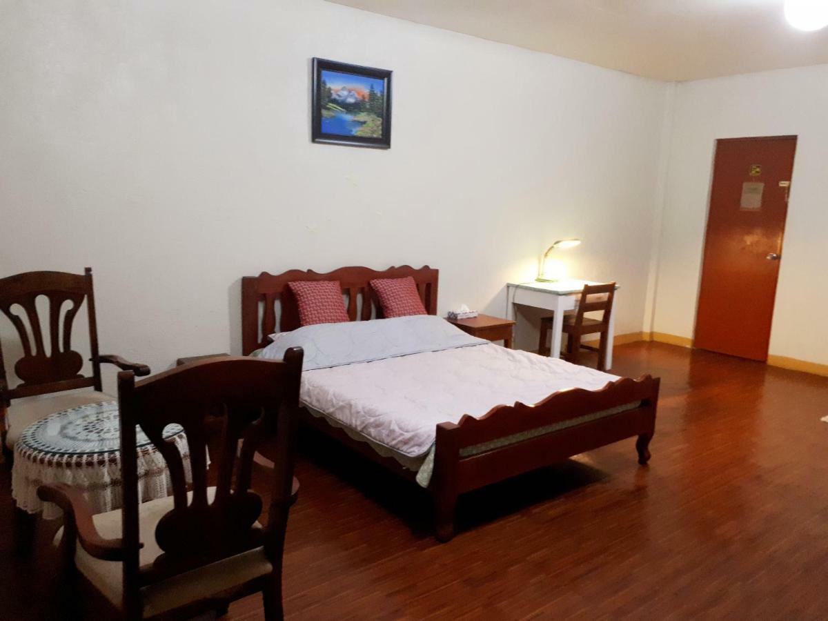 Minine Guesthouse Silang Buitenkant foto