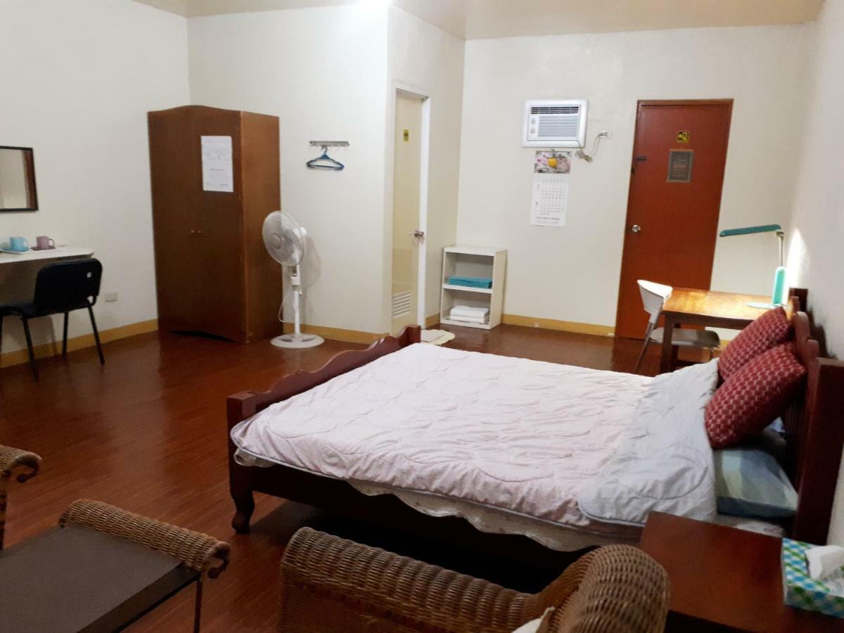 Minine Guesthouse Silang Buitenkant foto