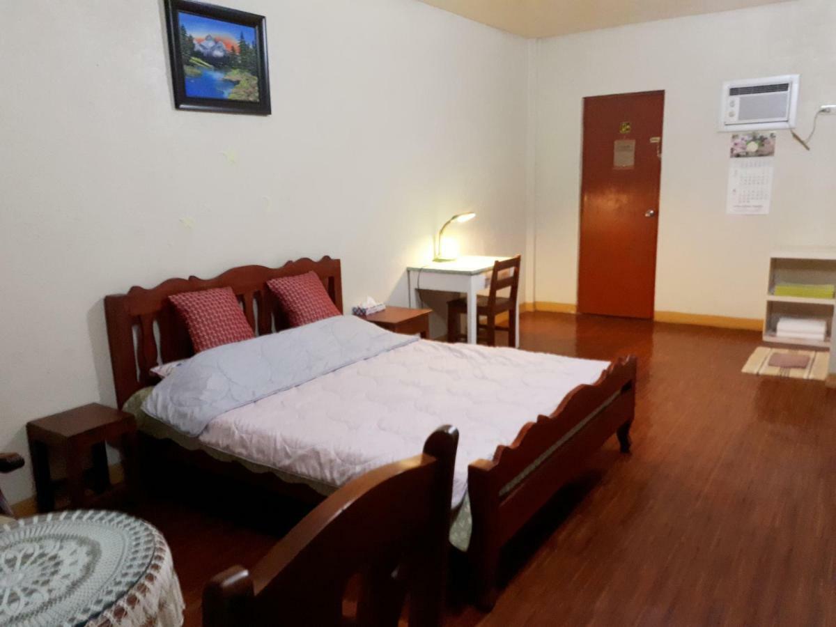 Minine Guesthouse Silang Buitenkant foto