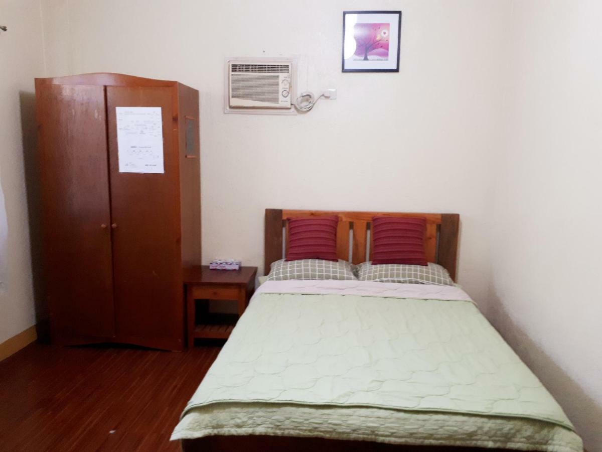 Minine Guesthouse Silang Buitenkant foto