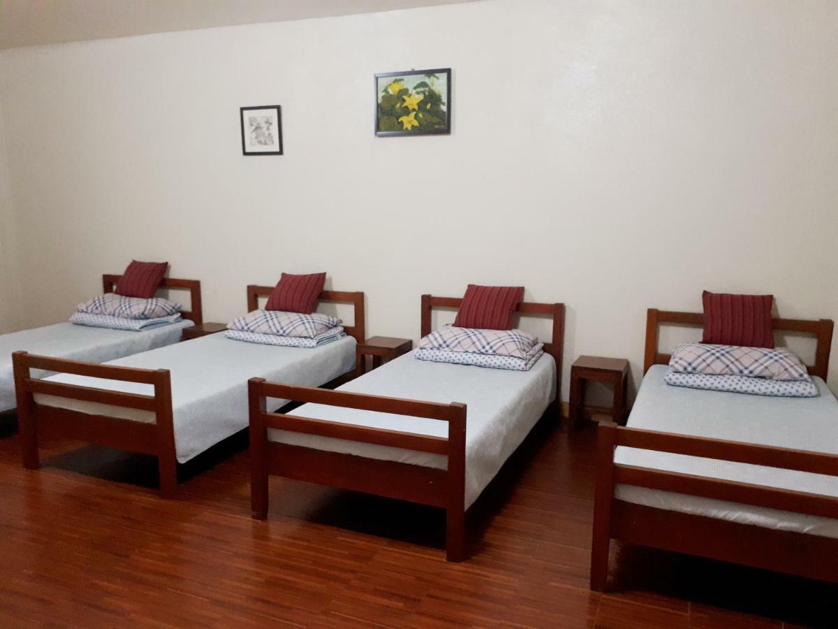 Minine Guesthouse Silang Buitenkant foto