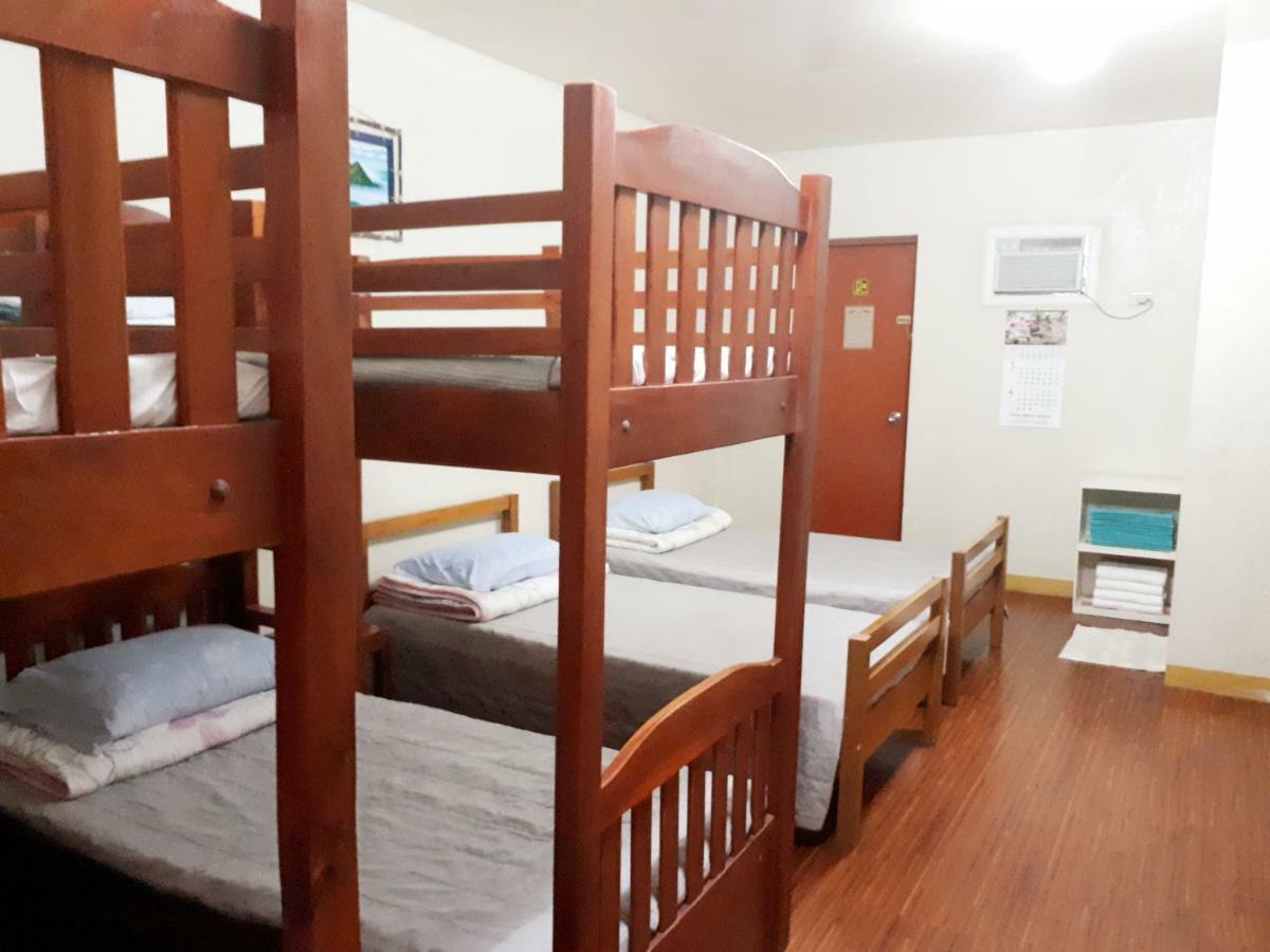 Minine Guesthouse Silang Buitenkant foto