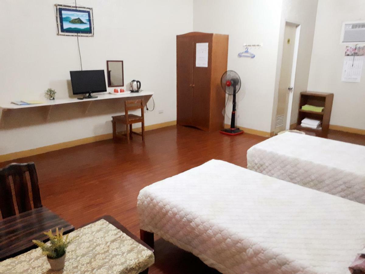 Minine Guesthouse Silang Buitenkant foto