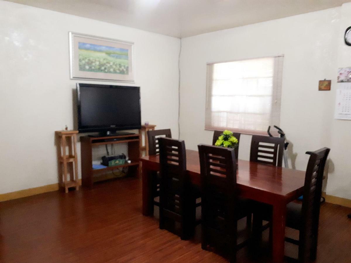 Minine Guesthouse Silang Buitenkant foto