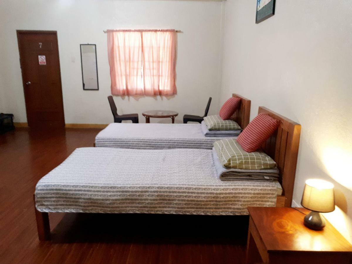 Minine Guesthouse Silang Buitenkant foto
