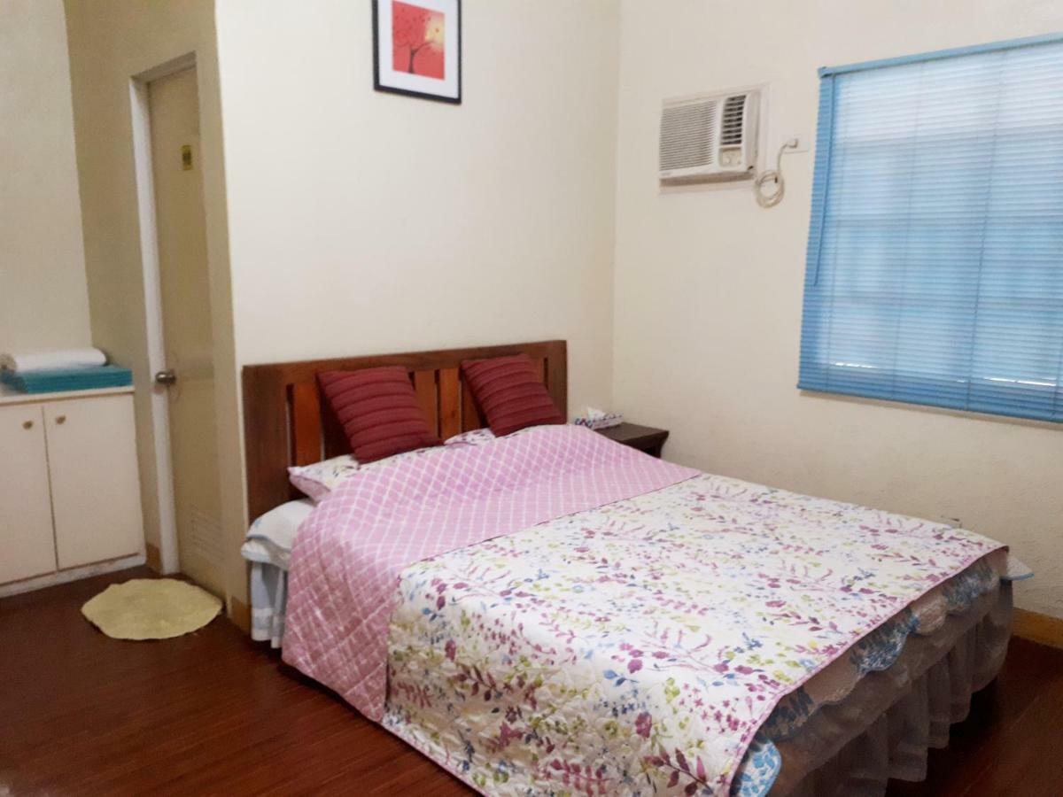 Minine Guesthouse Silang Buitenkant foto