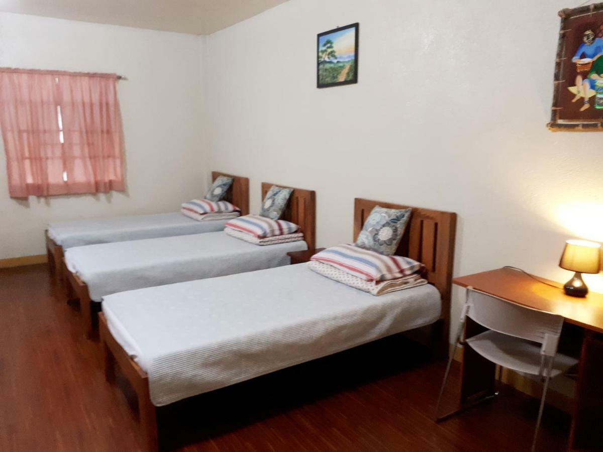 Minine Guesthouse Silang Buitenkant foto