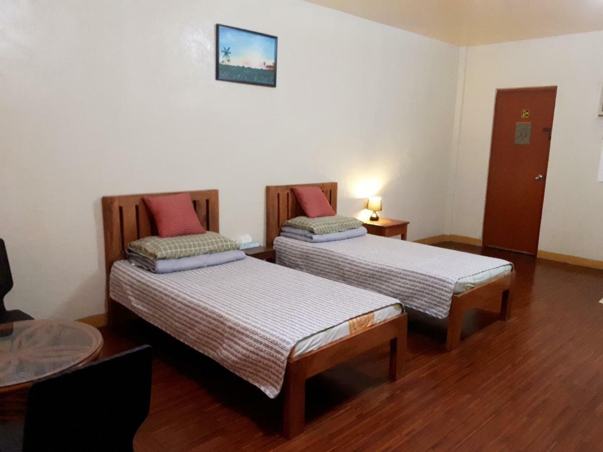 Minine Guesthouse Silang Buitenkant foto