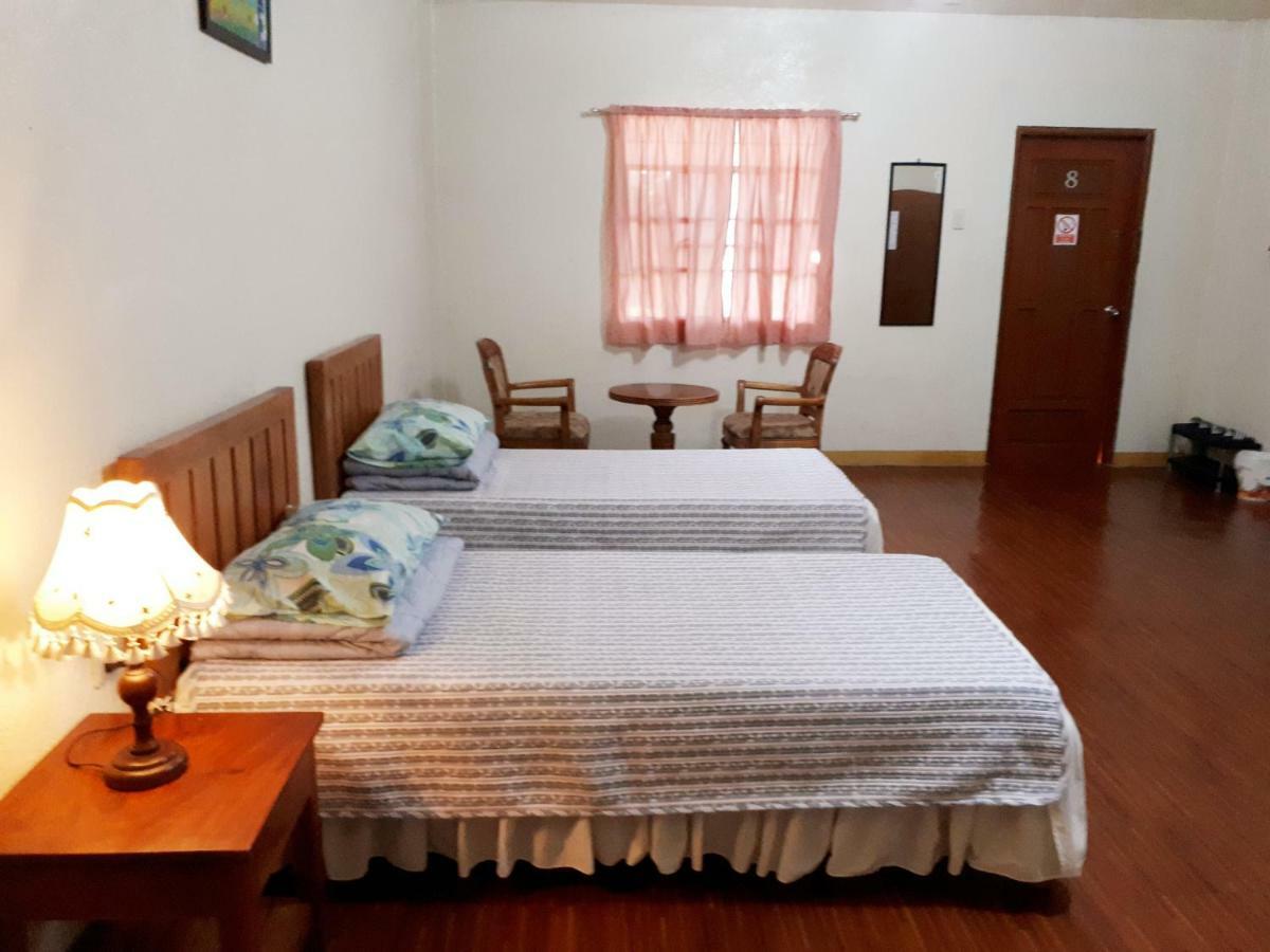 Minine Guesthouse Silang Buitenkant foto