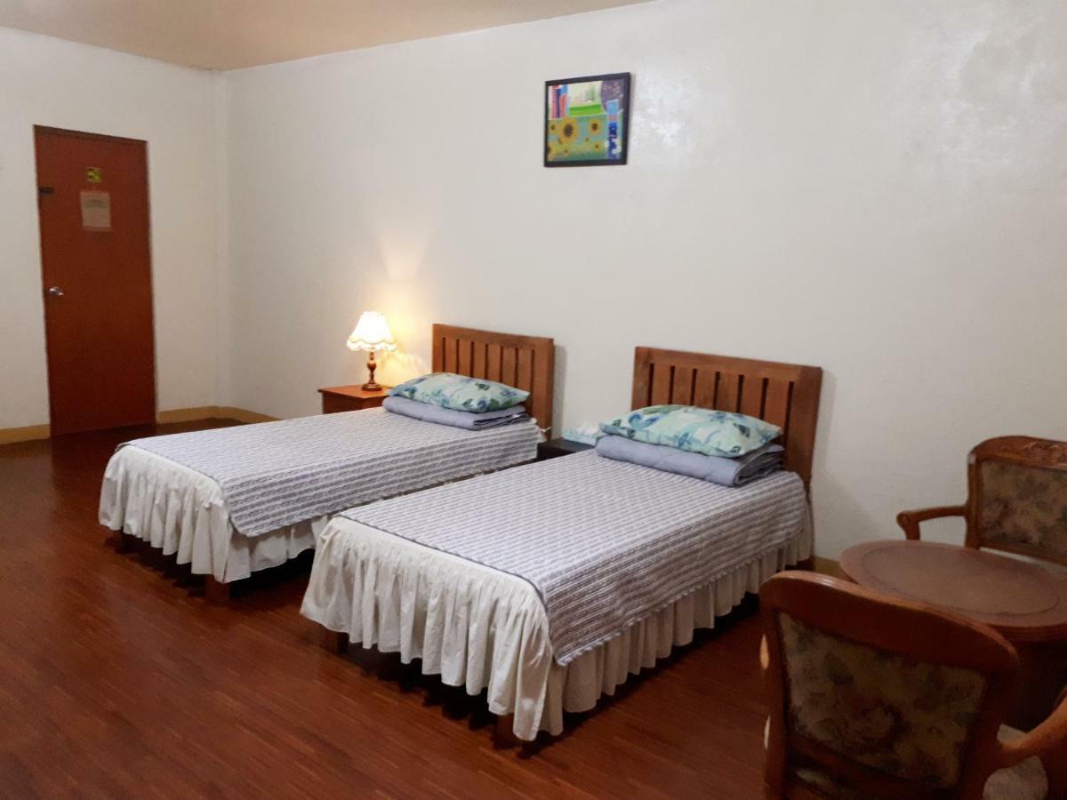 Minine Guesthouse Silang Buitenkant foto