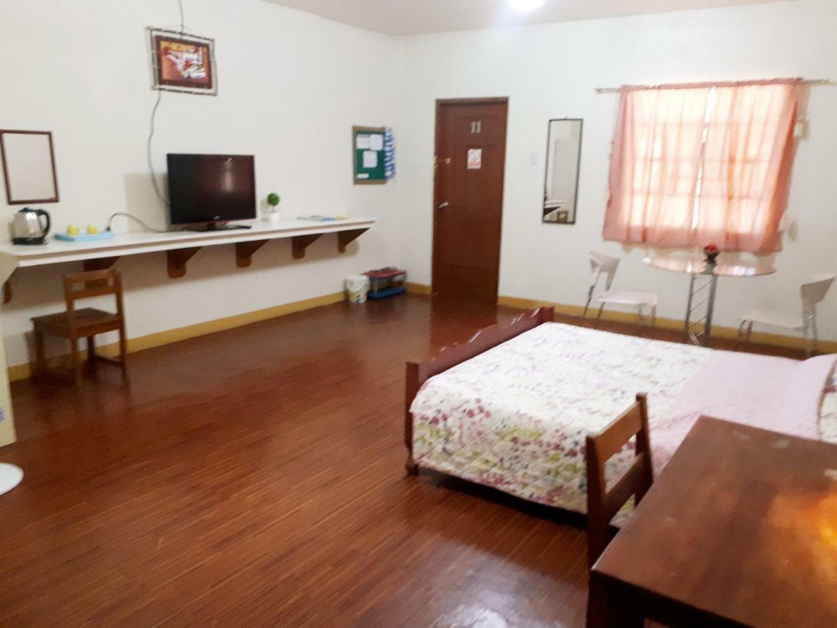Minine Guesthouse Silang Buitenkant foto
