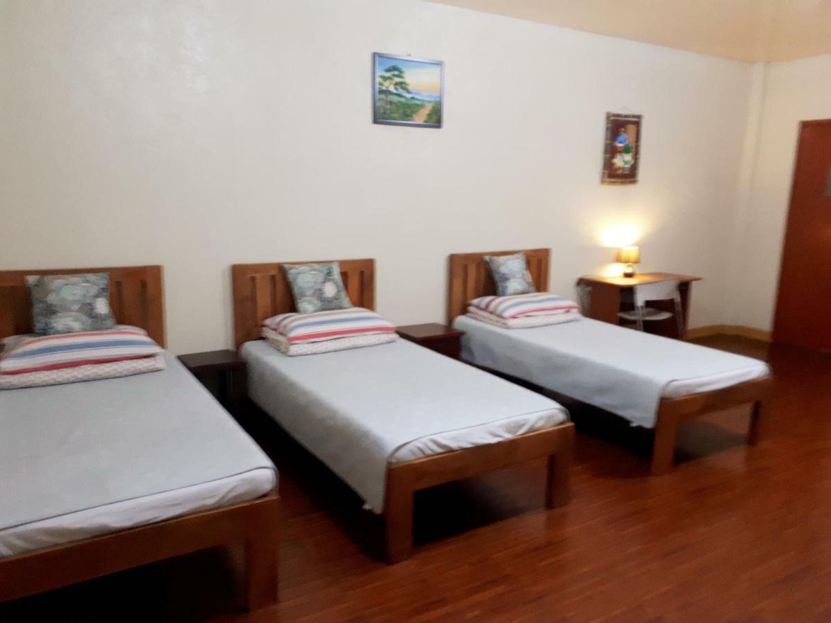 Minine Guesthouse Silang Buitenkant foto