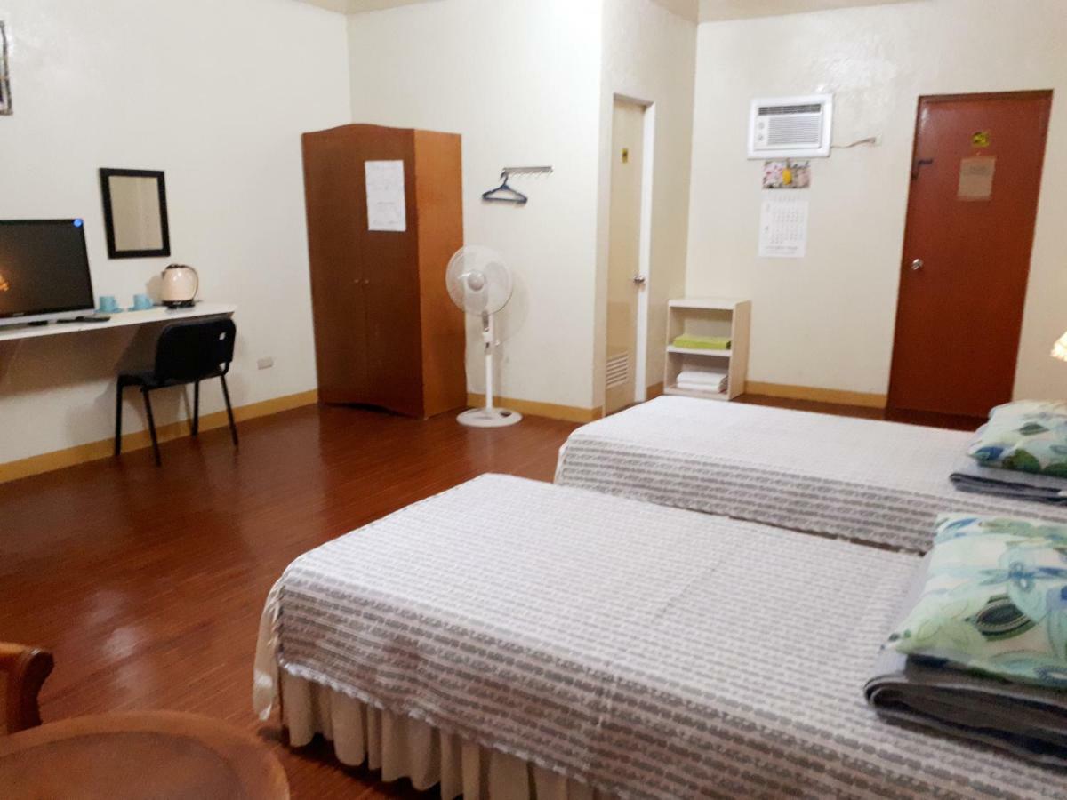 Minine Guesthouse Silang Buitenkant foto