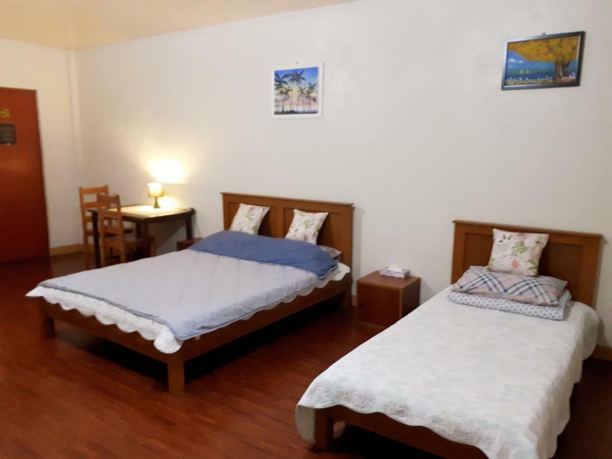 Minine Guesthouse Silang Buitenkant foto