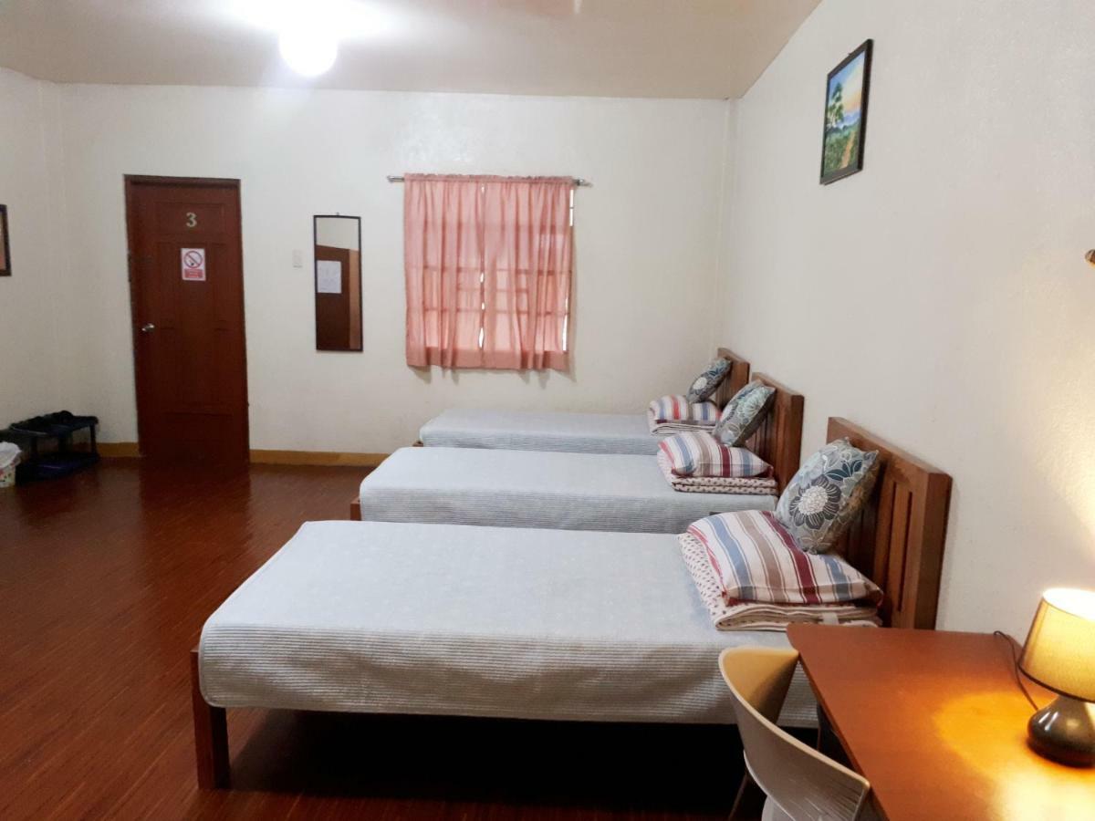 Minine Guesthouse Silang Buitenkant foto