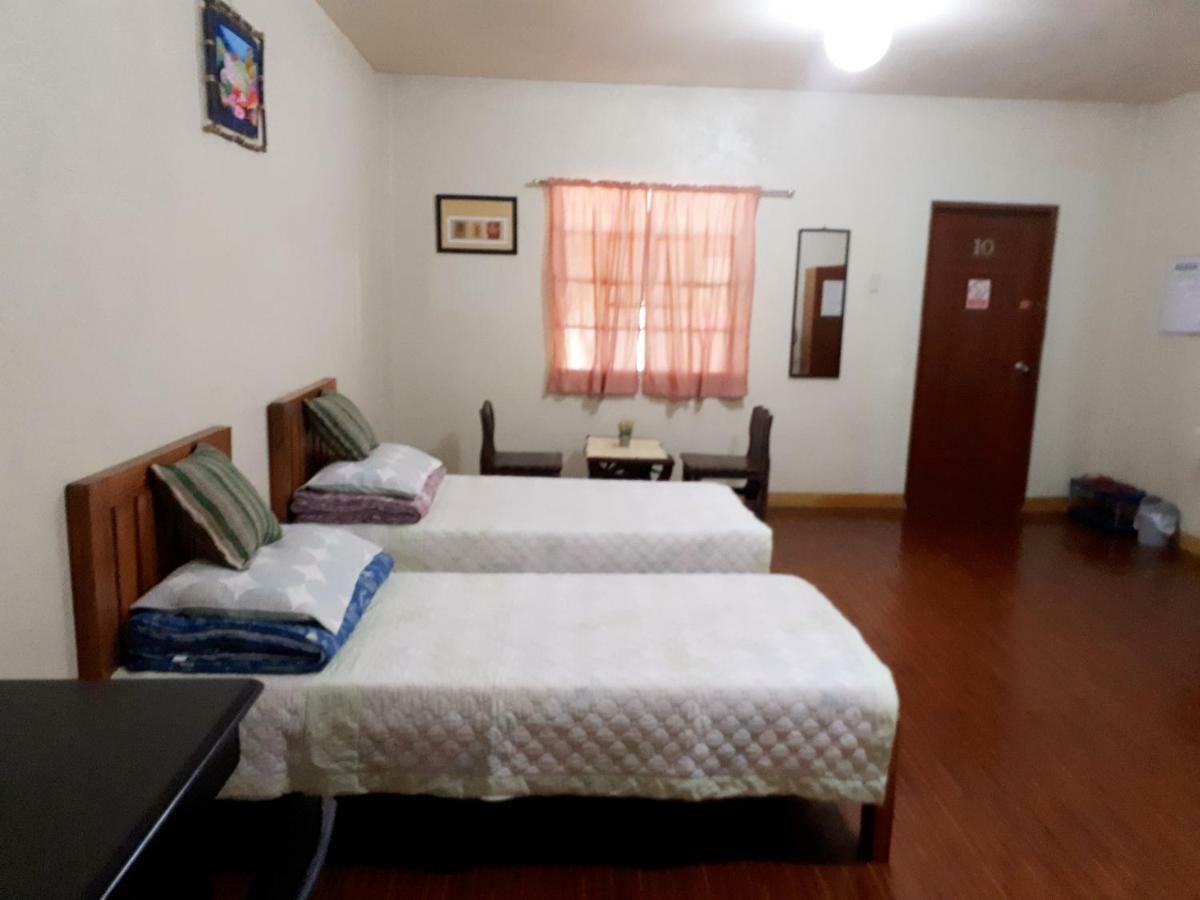 Minine Guesthouse Silang Buitenkant foto