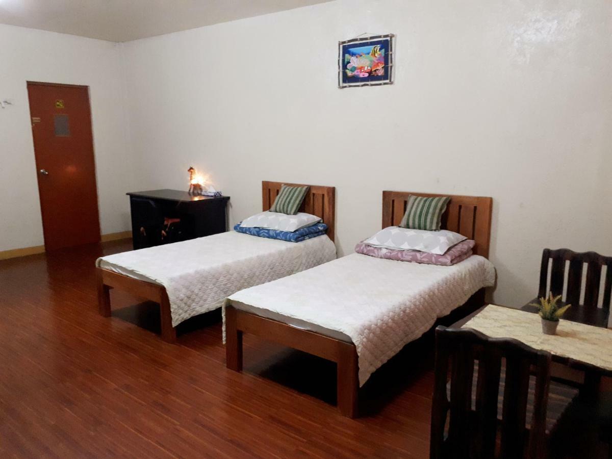Minine Guesthouse Silang Buitenkant foto