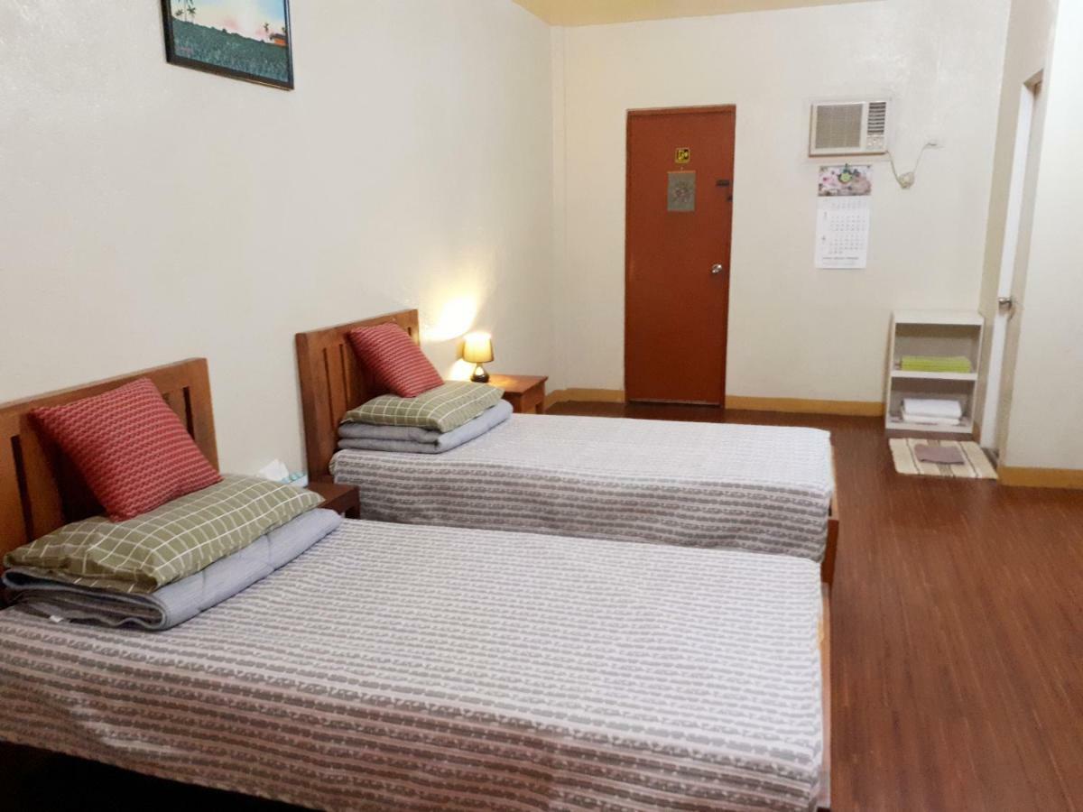 Minine Guesthouse Silang Buitenkant foto