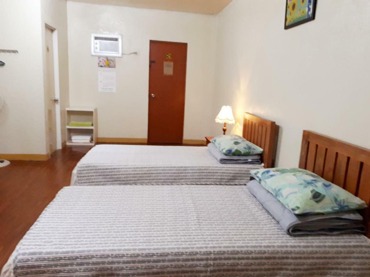 Minine Guesthouse Silang Buitenkant foto