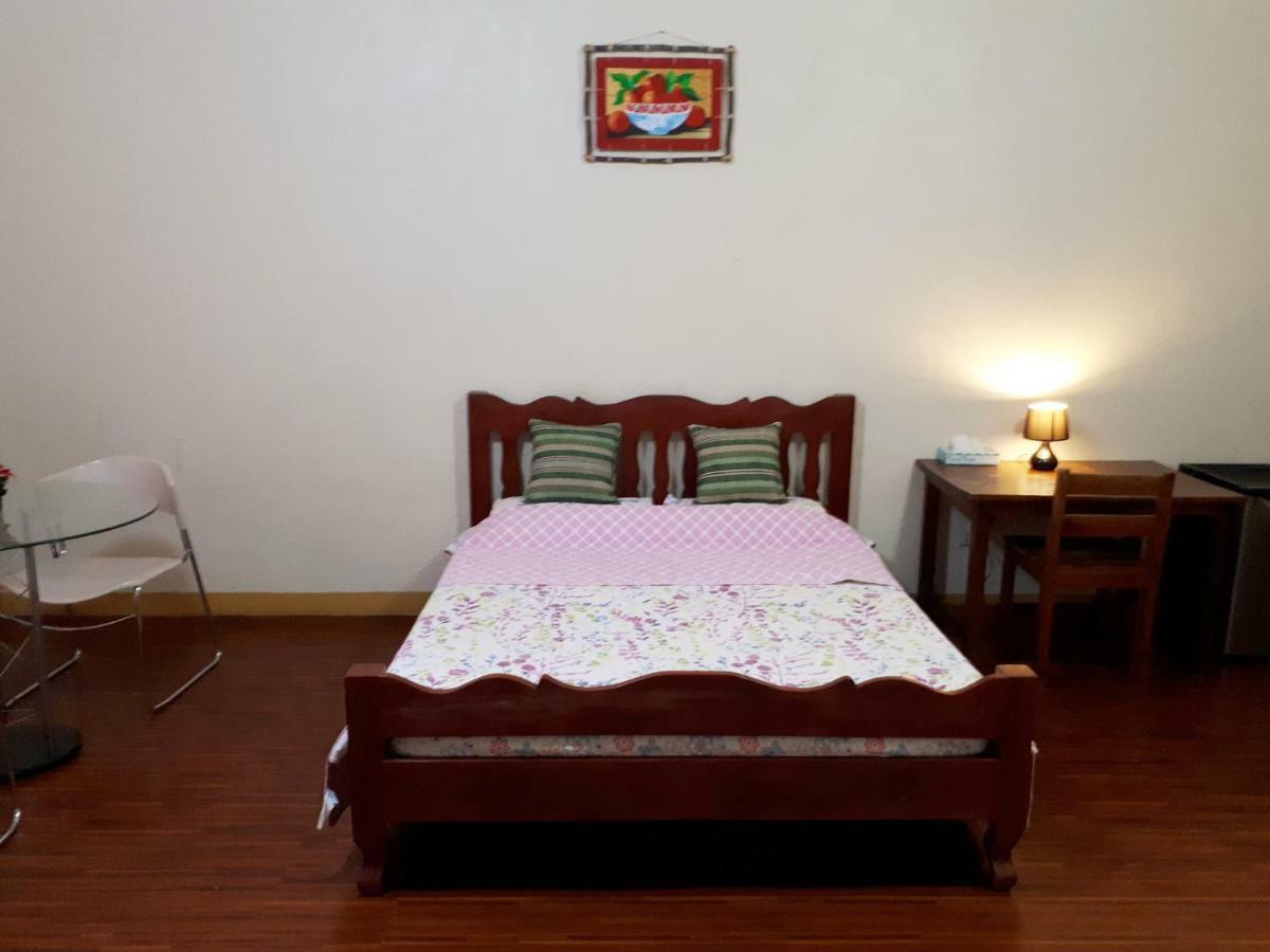 Minine Guesthouse Silang Buitenkant foto