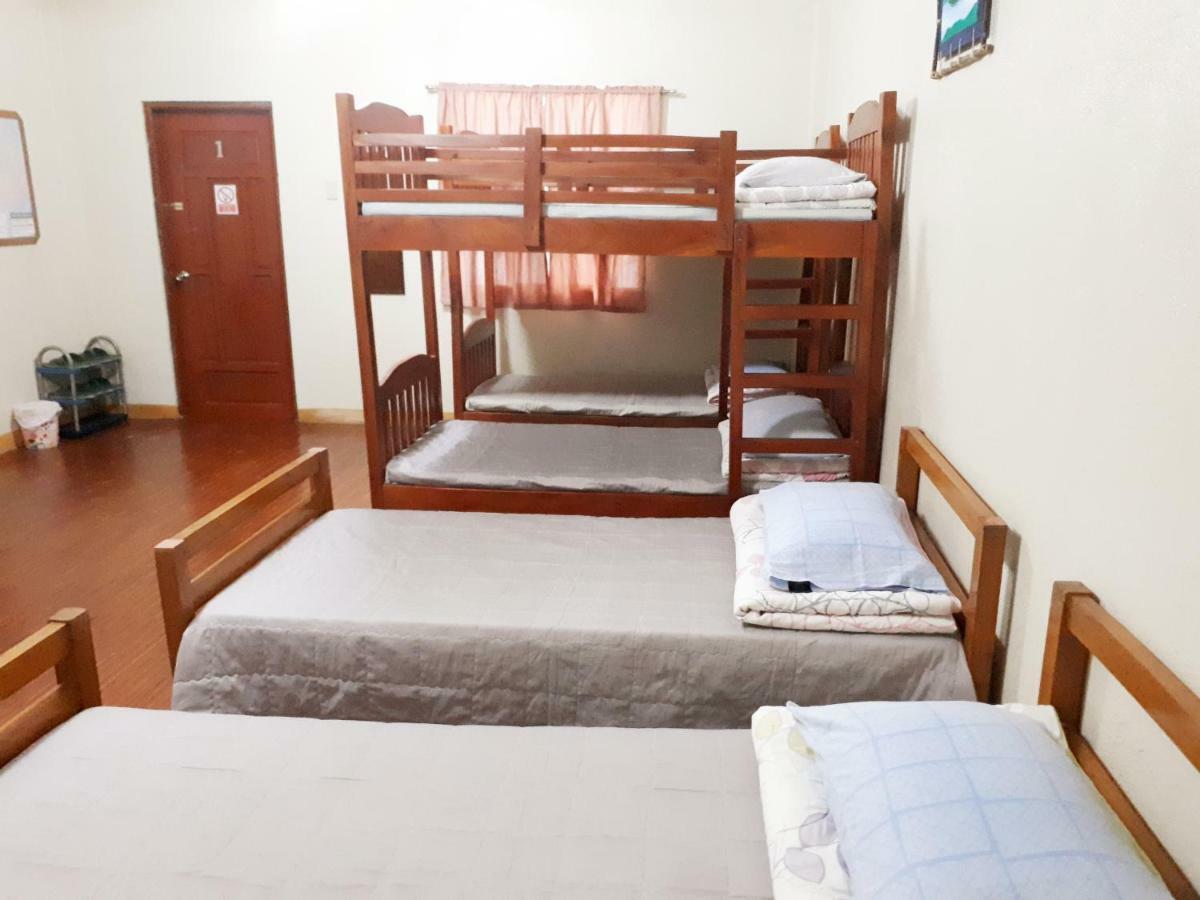 Minine Guesthouse Silang Buitenkant foto