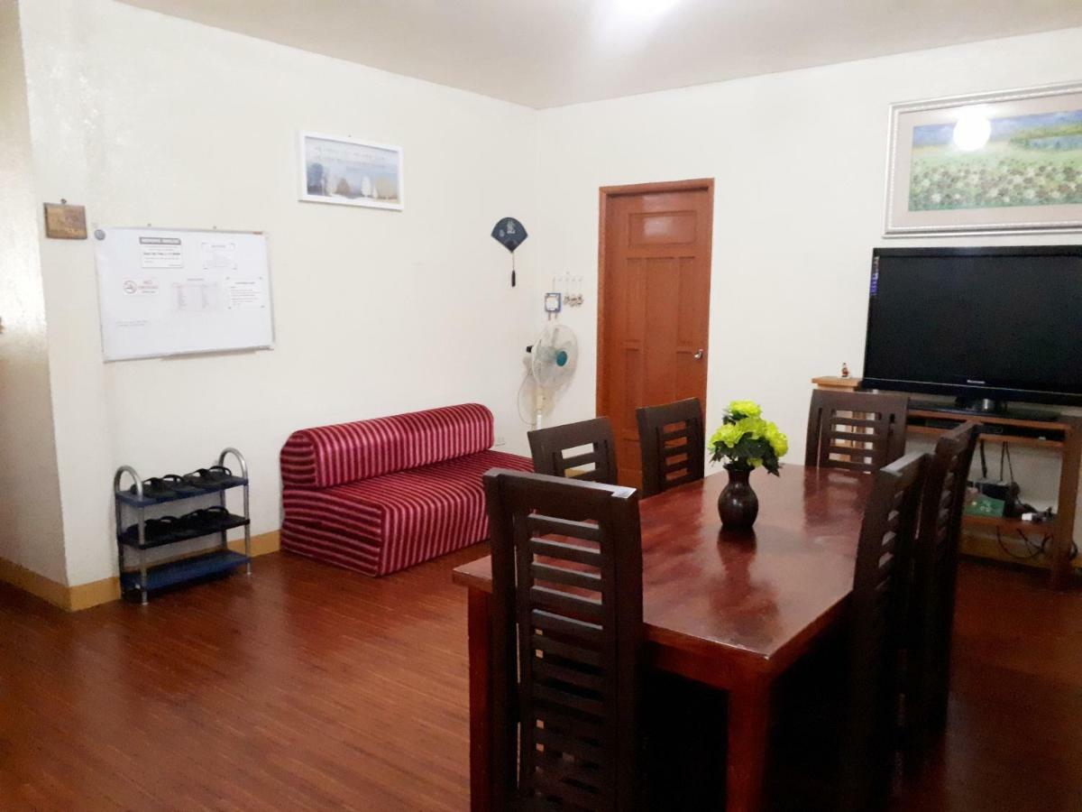 Minine Guesthouse Silang Buitenkant foto