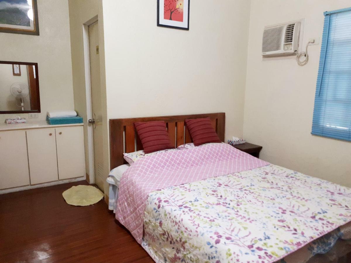 Minine Guesthouse Silang Buitenkant foto