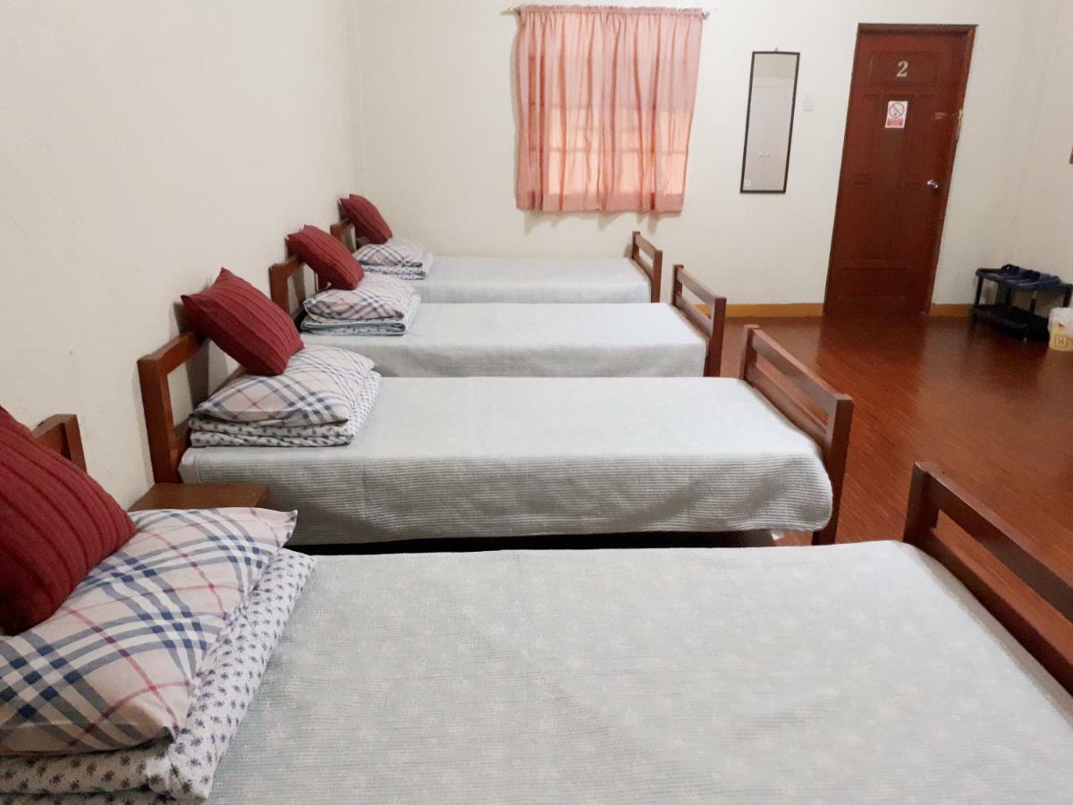 Minine Guesthouse Silang Buitenkant foto