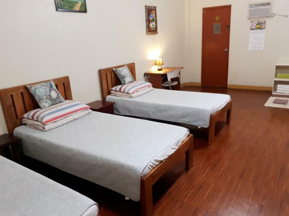 Minine Guesthouse Silang Buitenkant foto