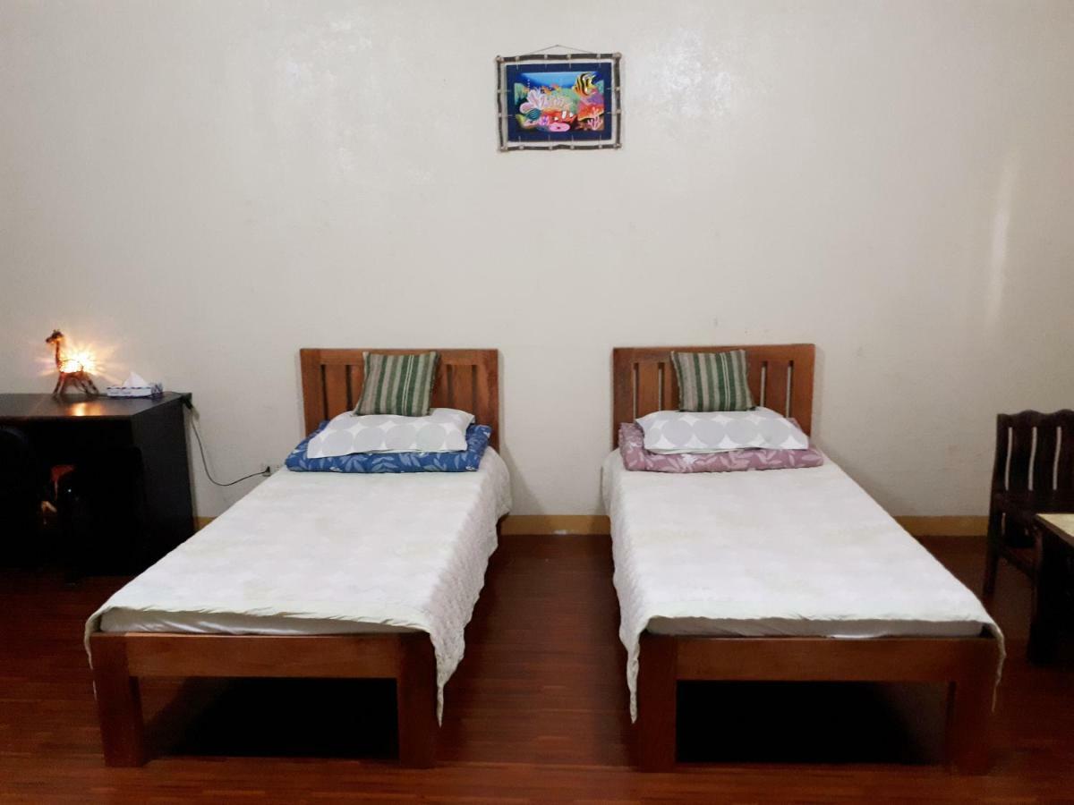 Minine Guesthouse Silang Buitenkant foto