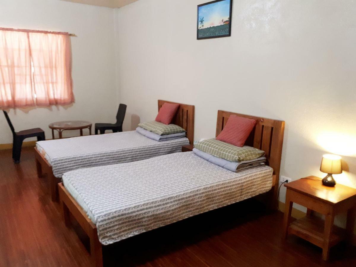 Minine Guesthouse Silang Buitenkant foto