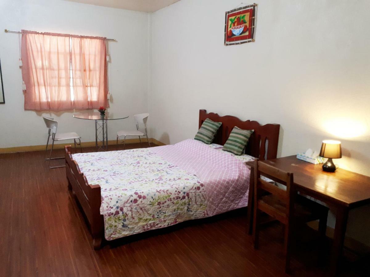 Minine Guesthouse Silang Buitenkant foto