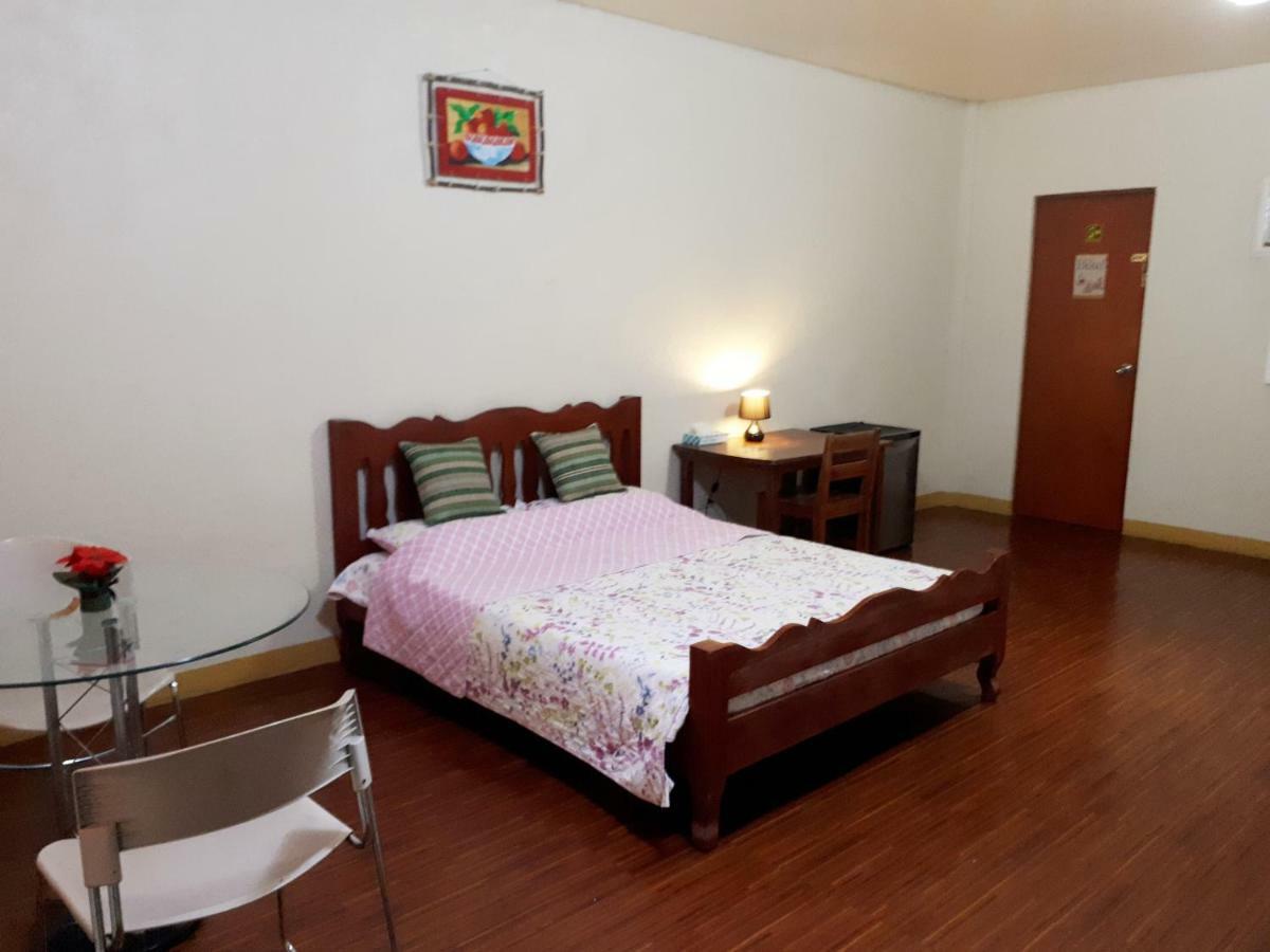 Minine Guesthouse Silang Buitenkant foto